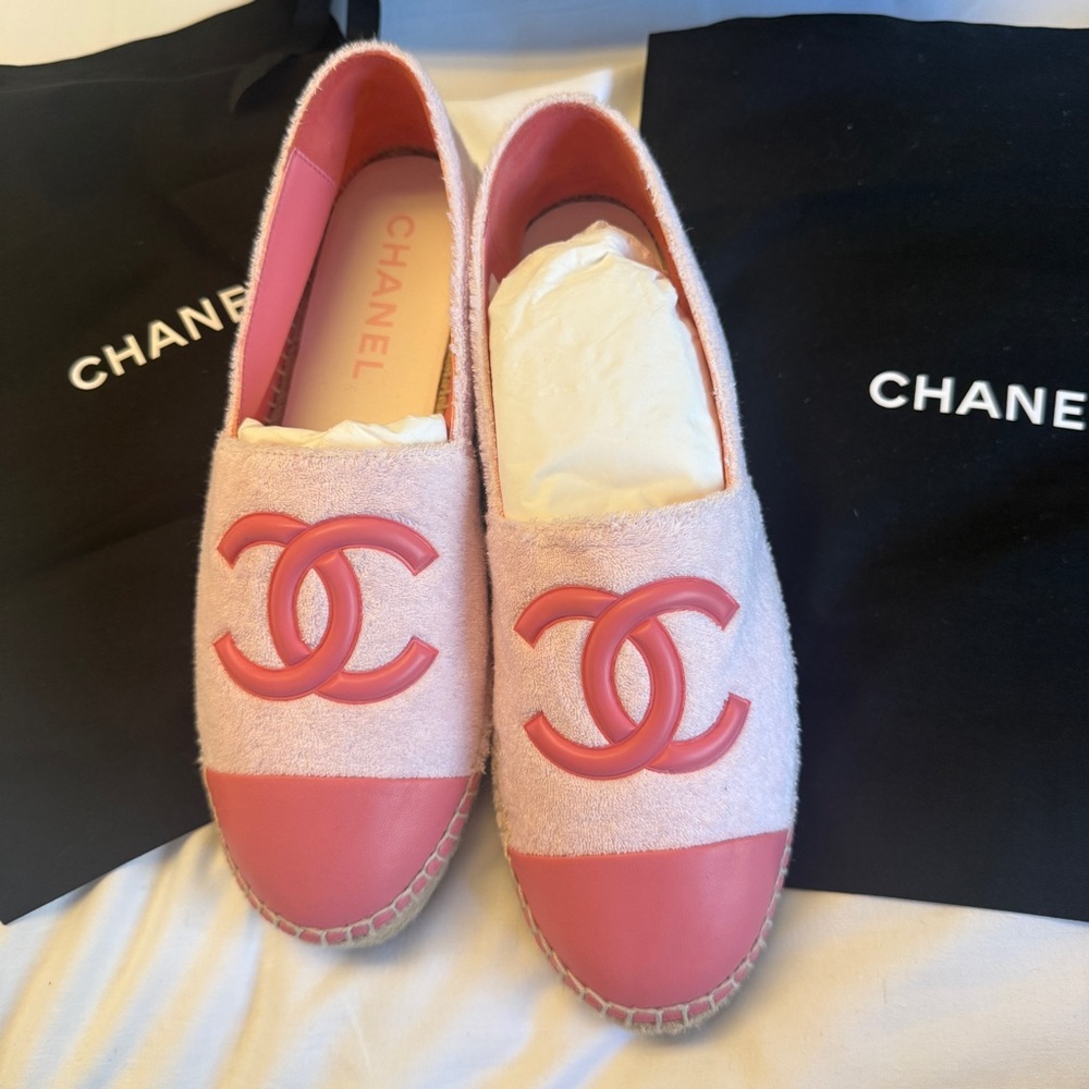 Brand new in Box Chanel pink Terry cloth and leather espadrilles. - Picture 2 of 8